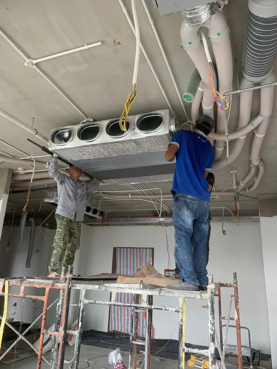 Lắp đặt hệ thống điều hoà không khí; hệ thống cấp khí tươi - biệt thự phố Thủ Dầu Một
