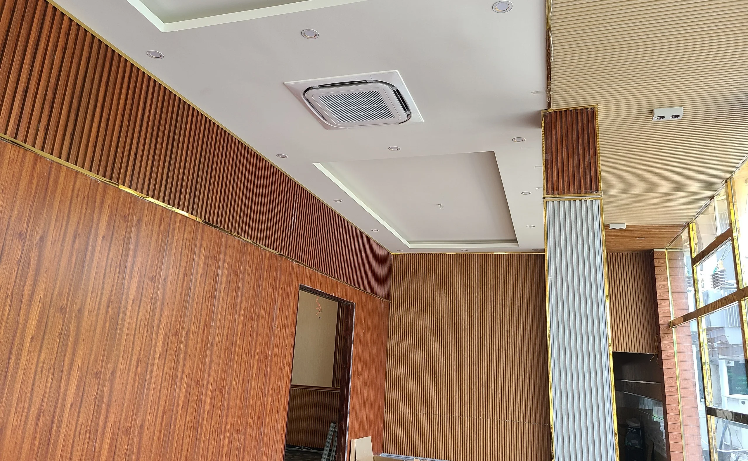 Điện máy ELC hoàn thành hệ thống máy lạnh Daikin Likenew cho Trung tâm hội nghị tiệc cưới Onni House – Tô Ký, Hóc Môn
