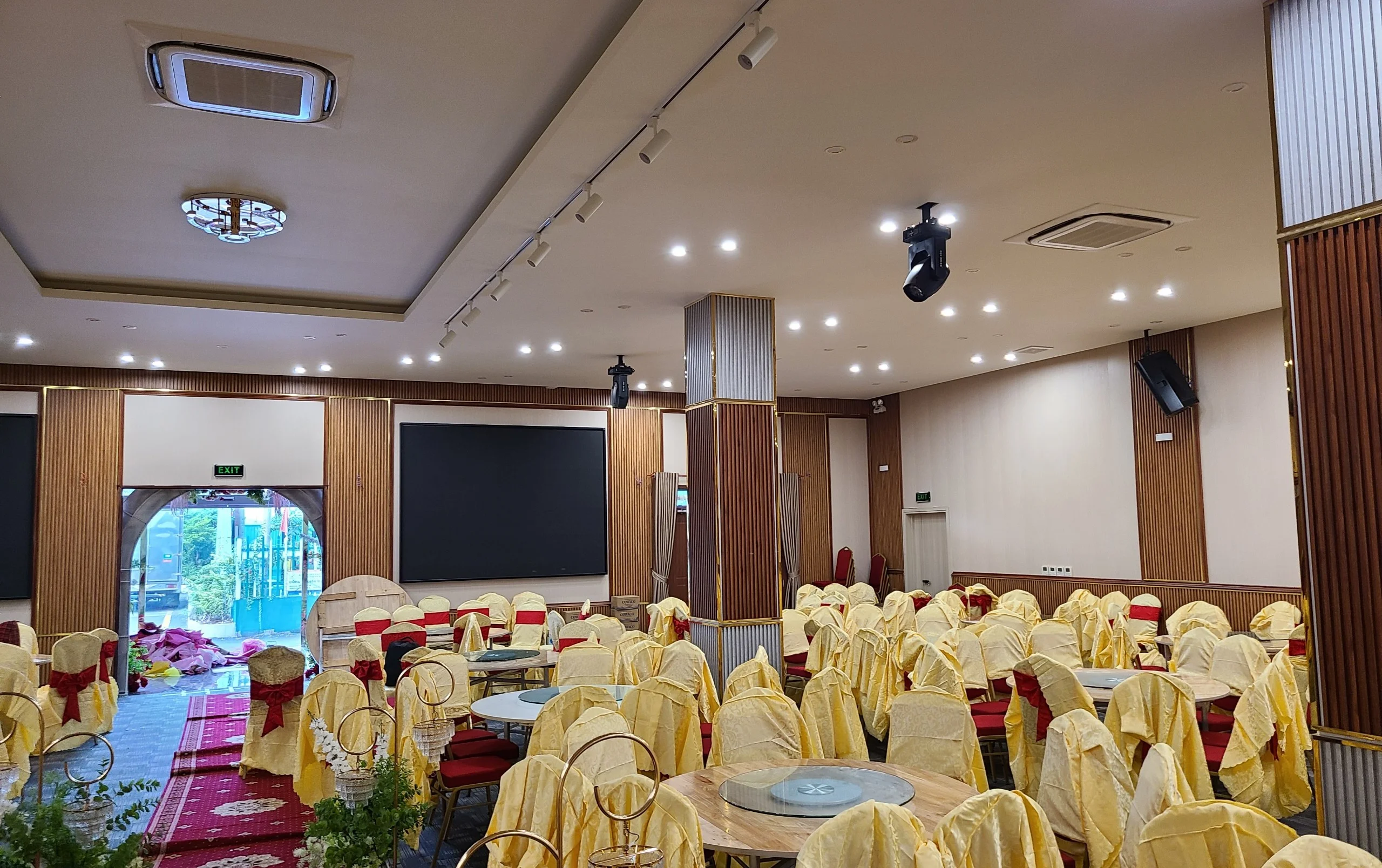 Điện máy ELC hoàn thành hệ thống máy lạnh Daikin Likenew cho Trung tâm hội nghị tiệc cưới Onni House – Tô Ký, Hóc Môn