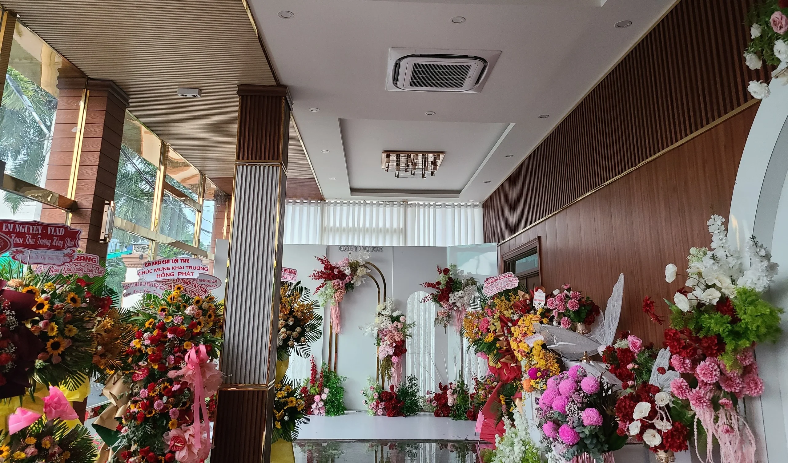 Điện máy ELC hoàn thành hệ thống máy lạnh Daikin Likenew cho Trung tâm hội nghị tiệc cưới Onni House – Tô Ký, Hóc Môn