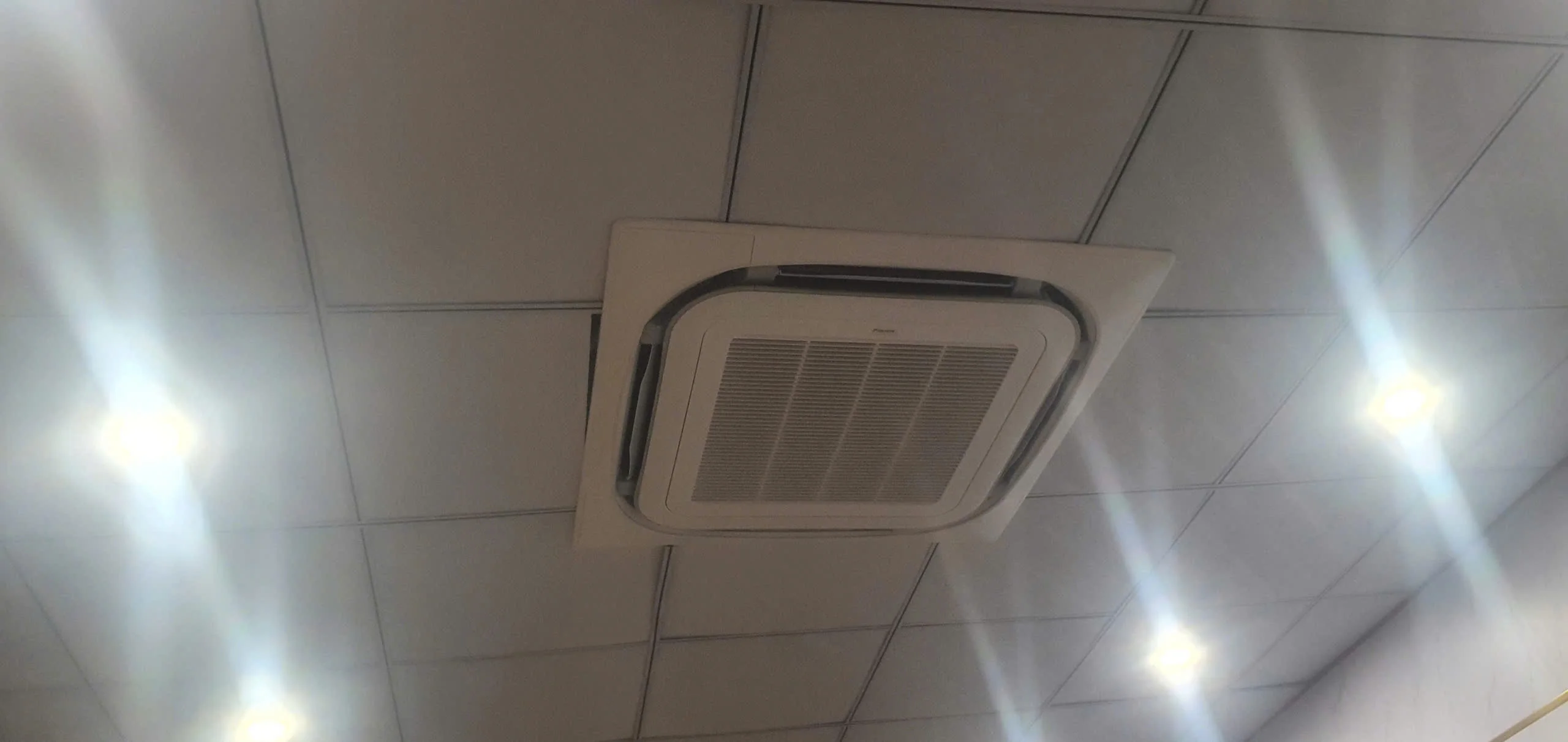 Điện máy ELC hoàn thành lắp đặt 6 bộ máy lạnh âm trần cassette Daikin Inverter cho Mobifone – 80 Nguyễn Du, Quận 1