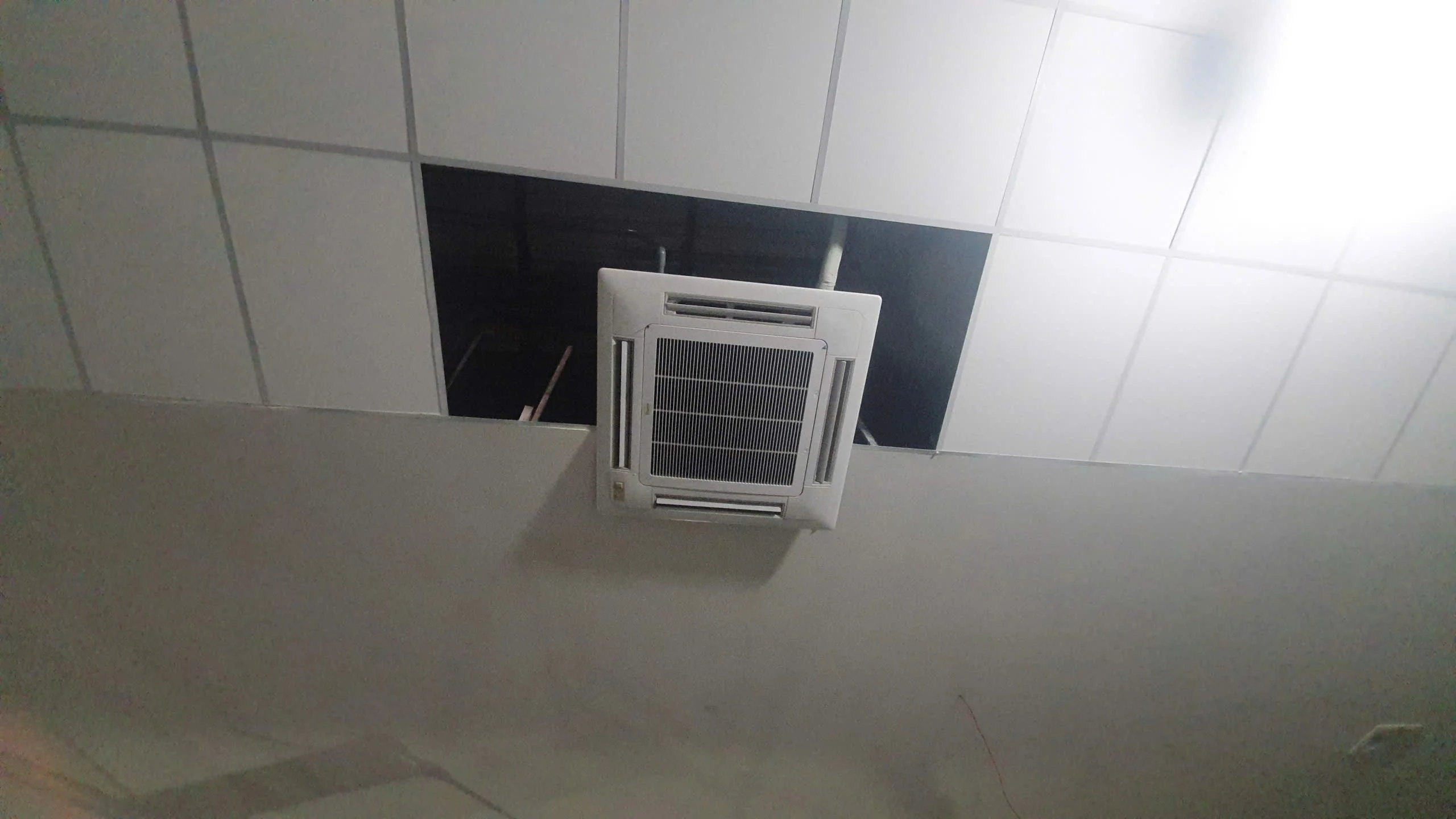 Điện máy ELC hoàn thành lắp đặt 6 bộ máy lạnh âm trần cassette Daikin Inverter cho Mobifone – 80 Nguyễn Du, Quận 1