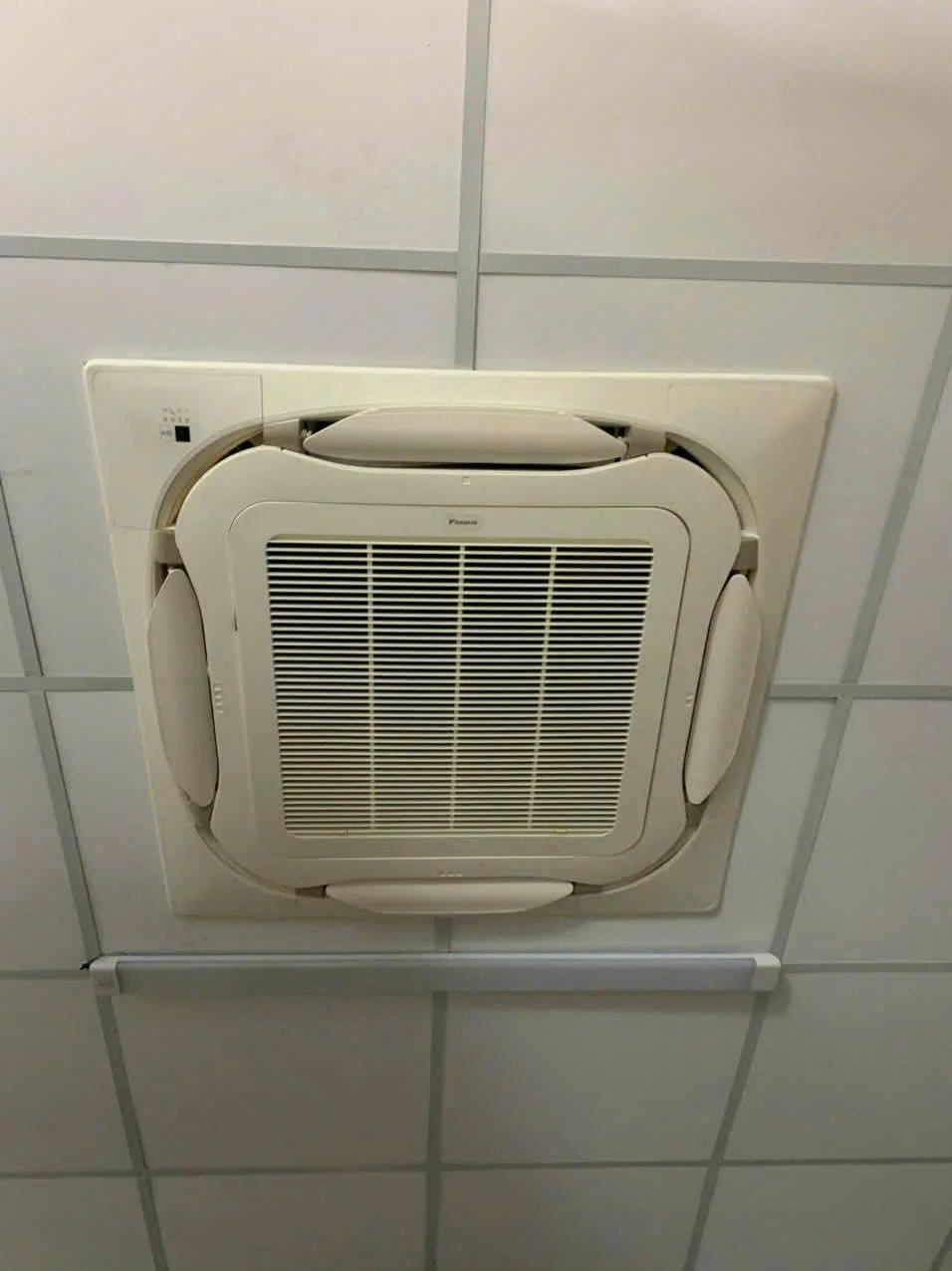 Điện máy ELC hoàn thành hệ thống máy lạnh âm trần cassette Daikin Inverter cho phòng Server tại Tân Bình, TP.HCM