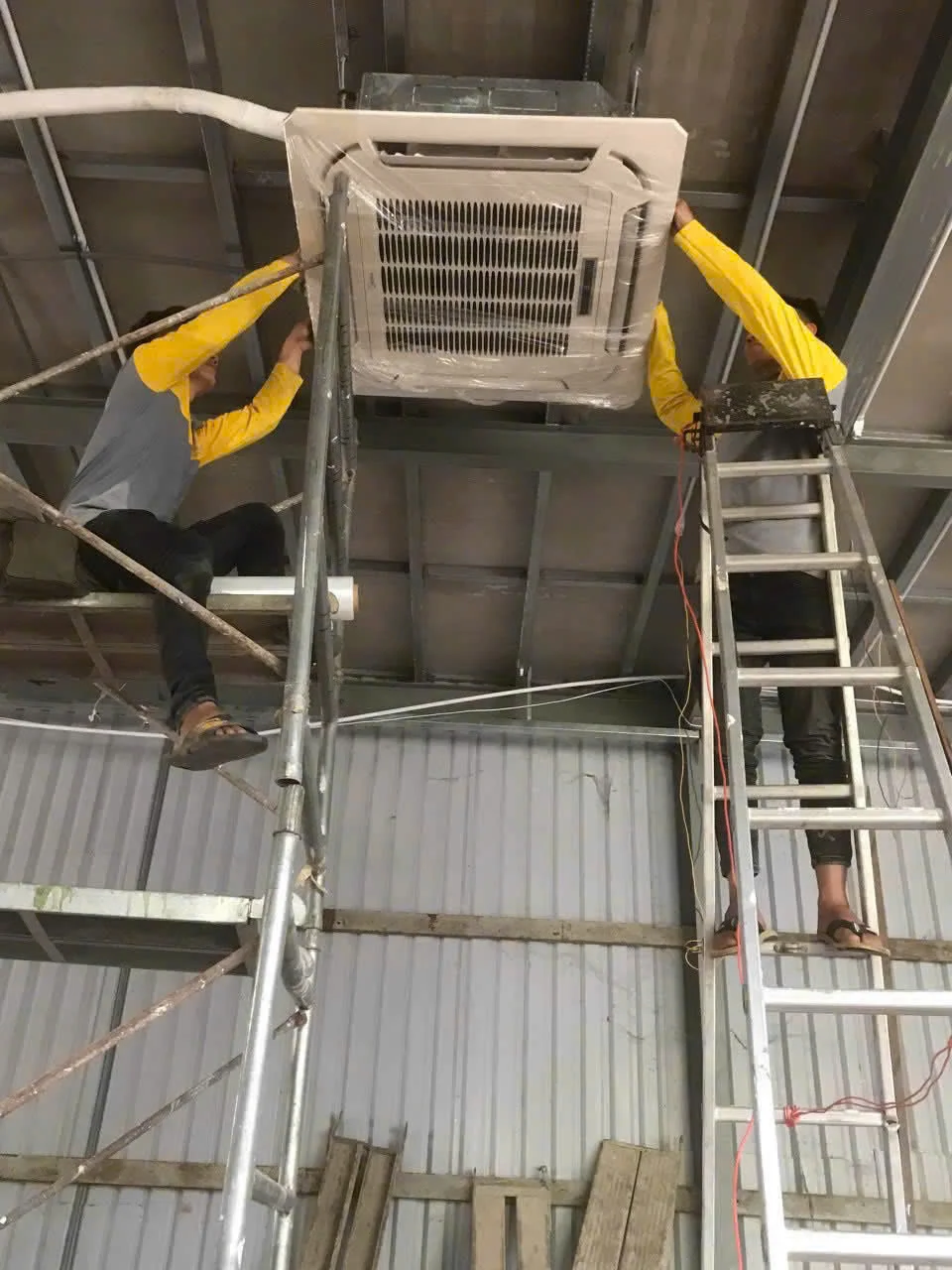 Điện máy ELC hoàn thành lắp đặt hệ thống máy lạnh âm trần cassette Daikin Inverter cho shop thời trang tại Long Khánh, Đồng Nai