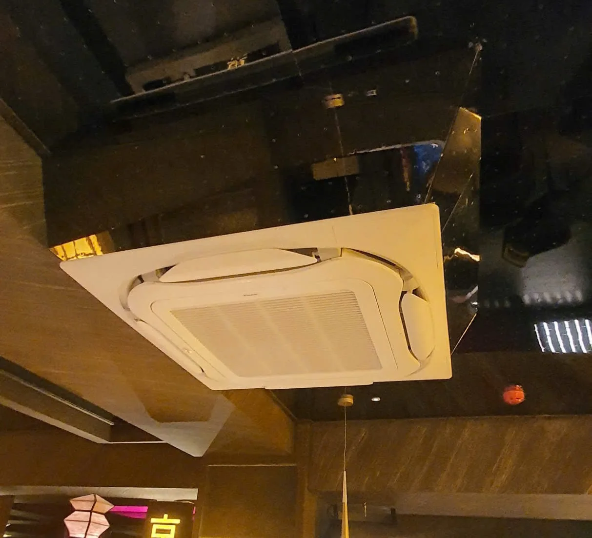 Điện máy ELC hoàn thành hệ thống máy lạnh âm trần Cassette Daikin Inverter cho Nhà hàng Nhật Takami tại Quận 1, TP.HCM
