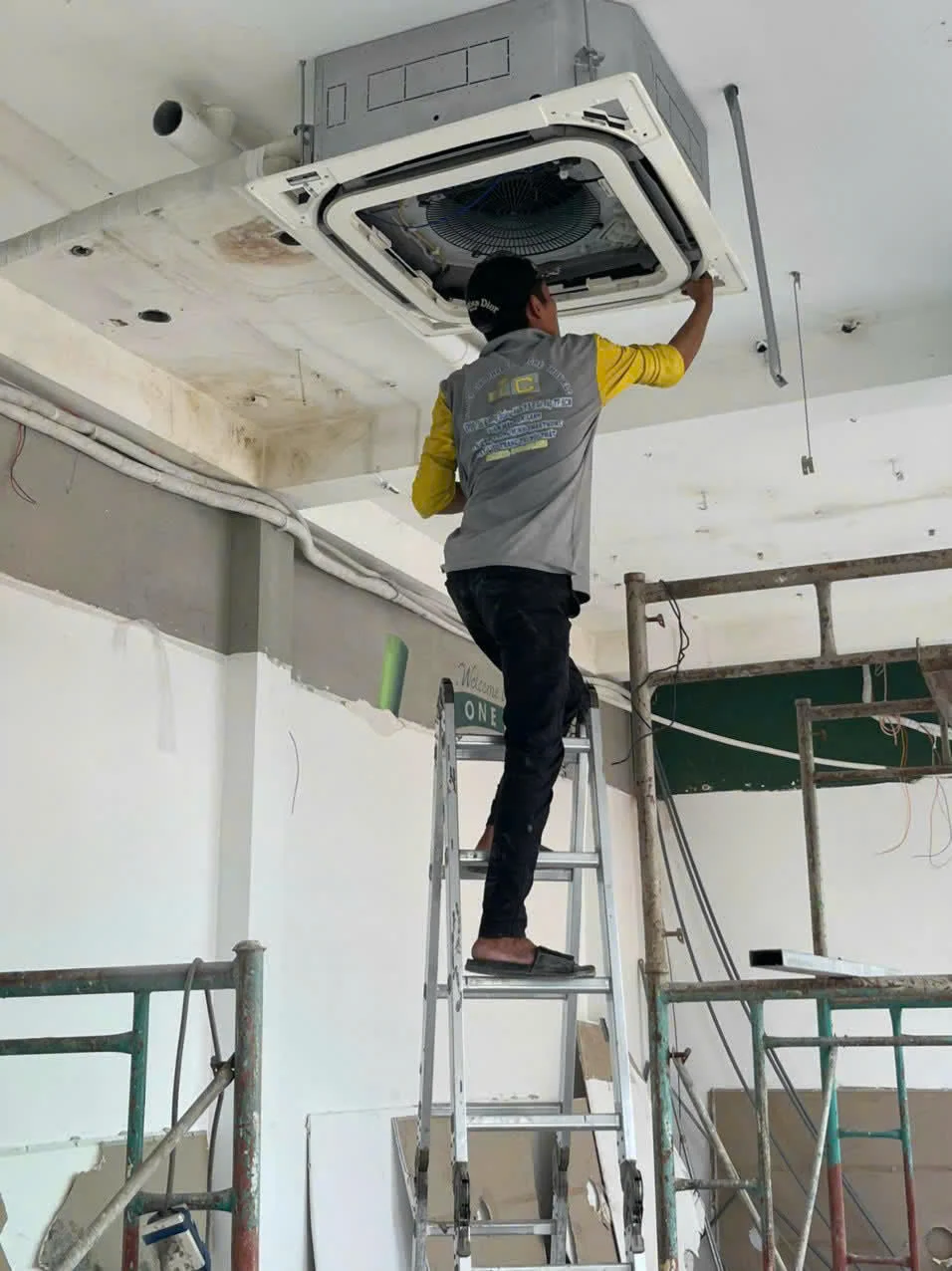 Điện máy ELC hoàn thành hệ thống máy lạnh Daikin Inverter cho quán Đệ Nhất Lẩu tại Quận 5, TP.HCM