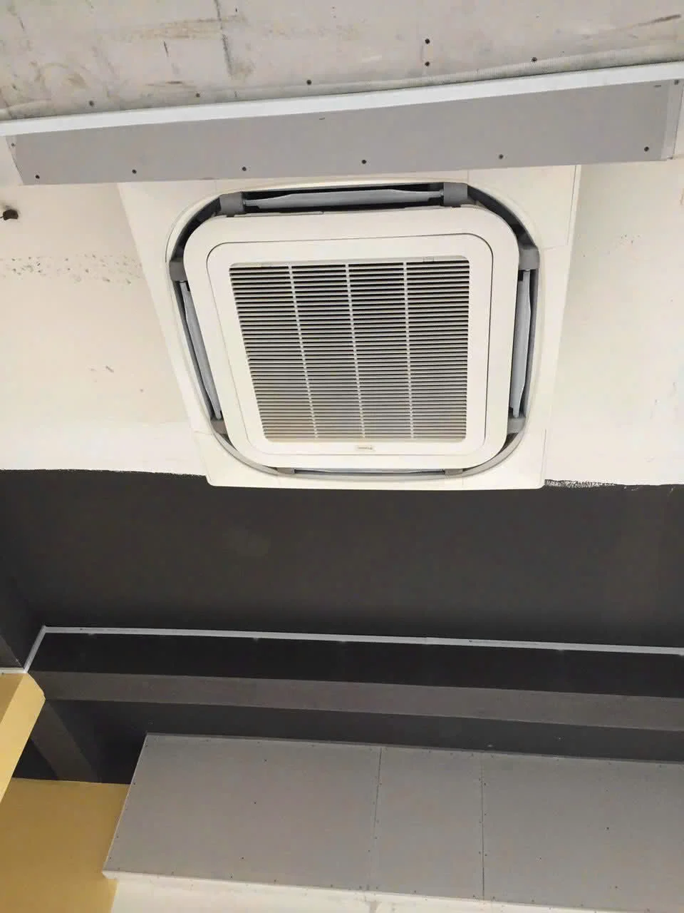 Điện máy ELC hoàn thành hệ thống máy lạnh Daikin Inverter cho quán Đệ Nhất Lẩu tại Quận 5, TP.HCM