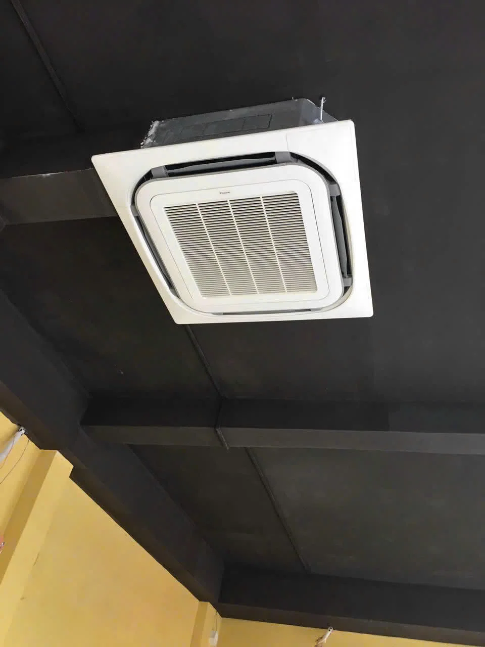 Điện máy ELC hoàn thành hệ thống máy lạnh Daikin Inverter cho quán Đệ Nhất Lẩu tại Quận 5, TP.HCM